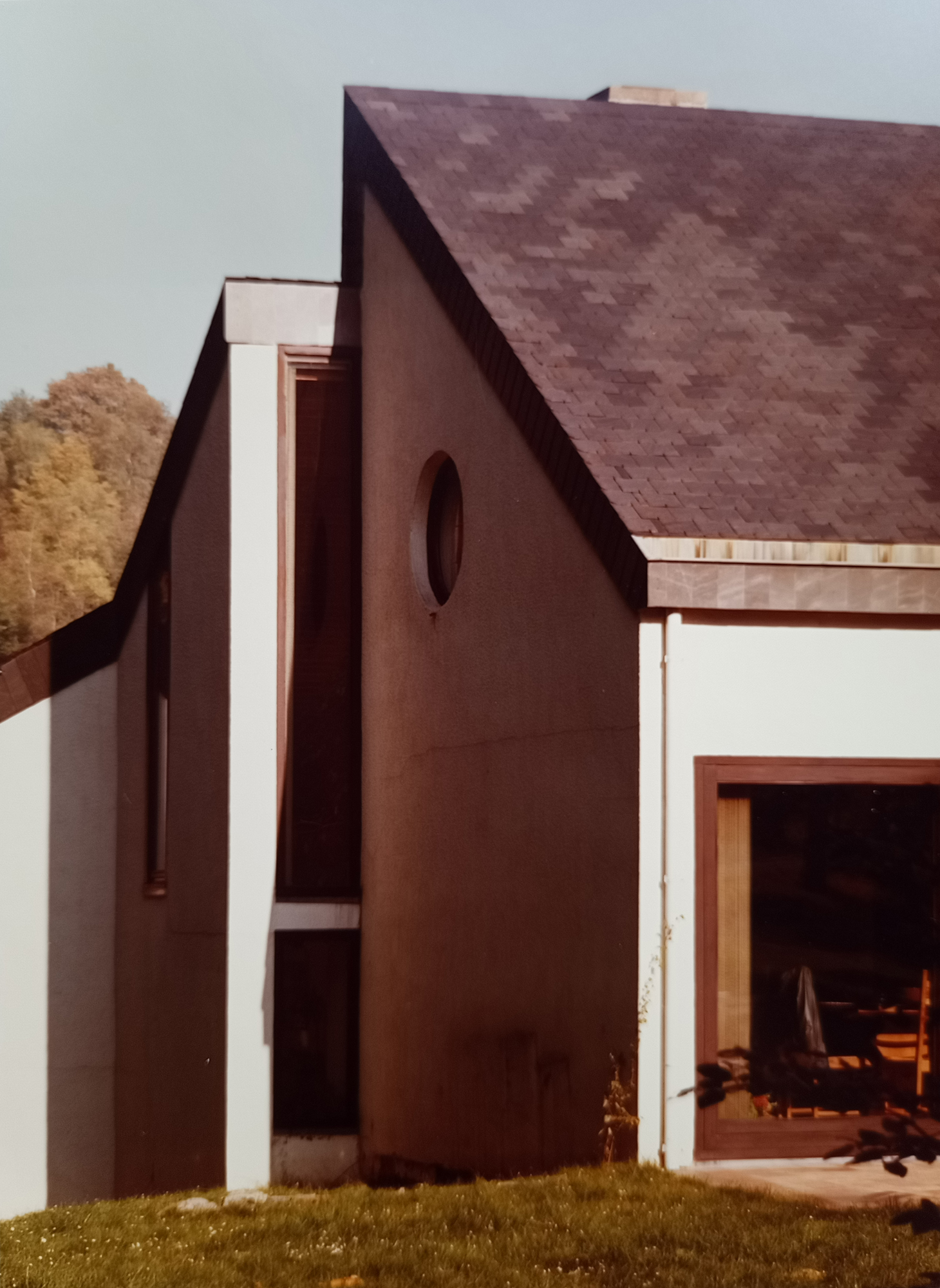 Véranda avec châssis bois et chaîne de descente